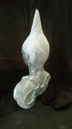 sculpture-figuratif-deesse-de-l-eau