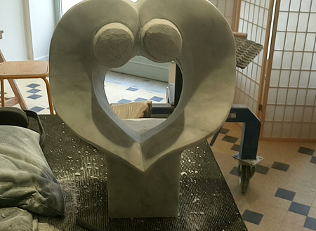 sculpture-moderne-coeur-de-marbre